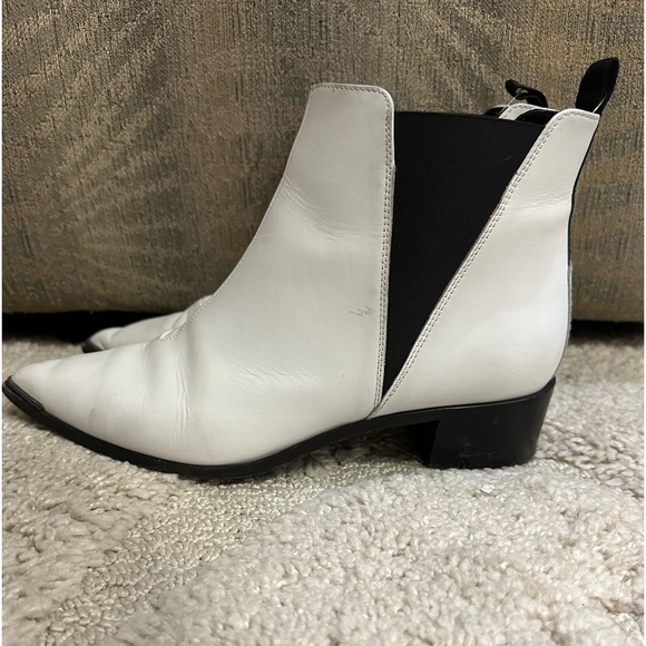Acne Studios Pointed White Short Jensen Boots - Picture 7 of 8